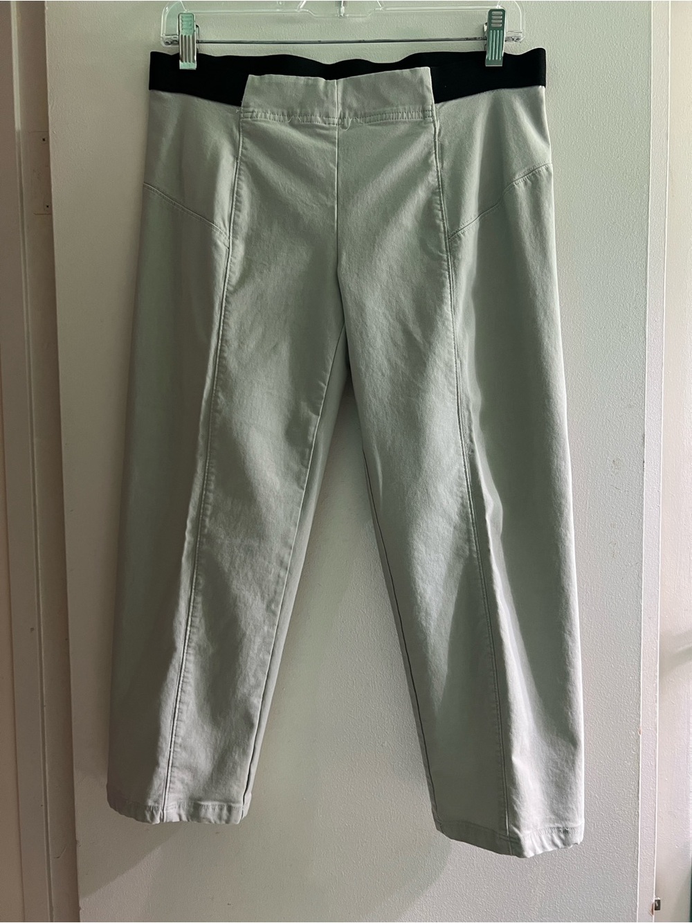 Simply Vera Vera Wang Gray Cropped Jeans with Black Waistband